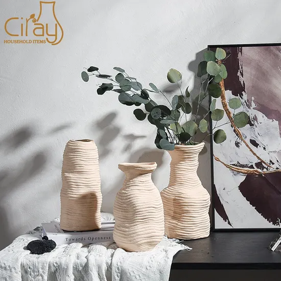 Factory Wholesale Handmade Dry Flower with Vases for Decoration